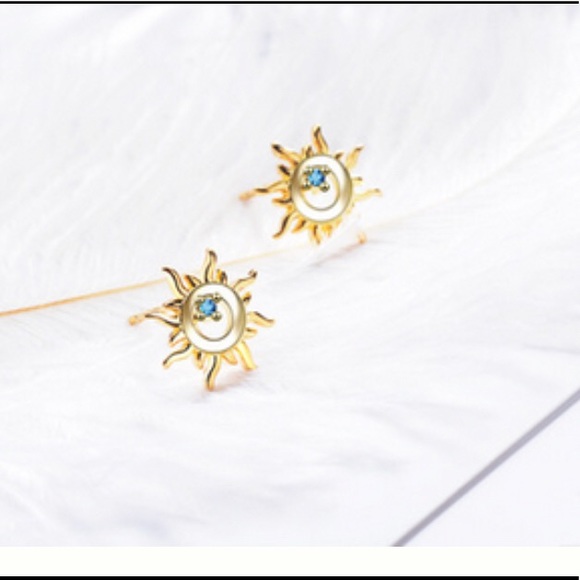 3/$30 Set of Two Sunburst Earrings - Picture 2 of 3